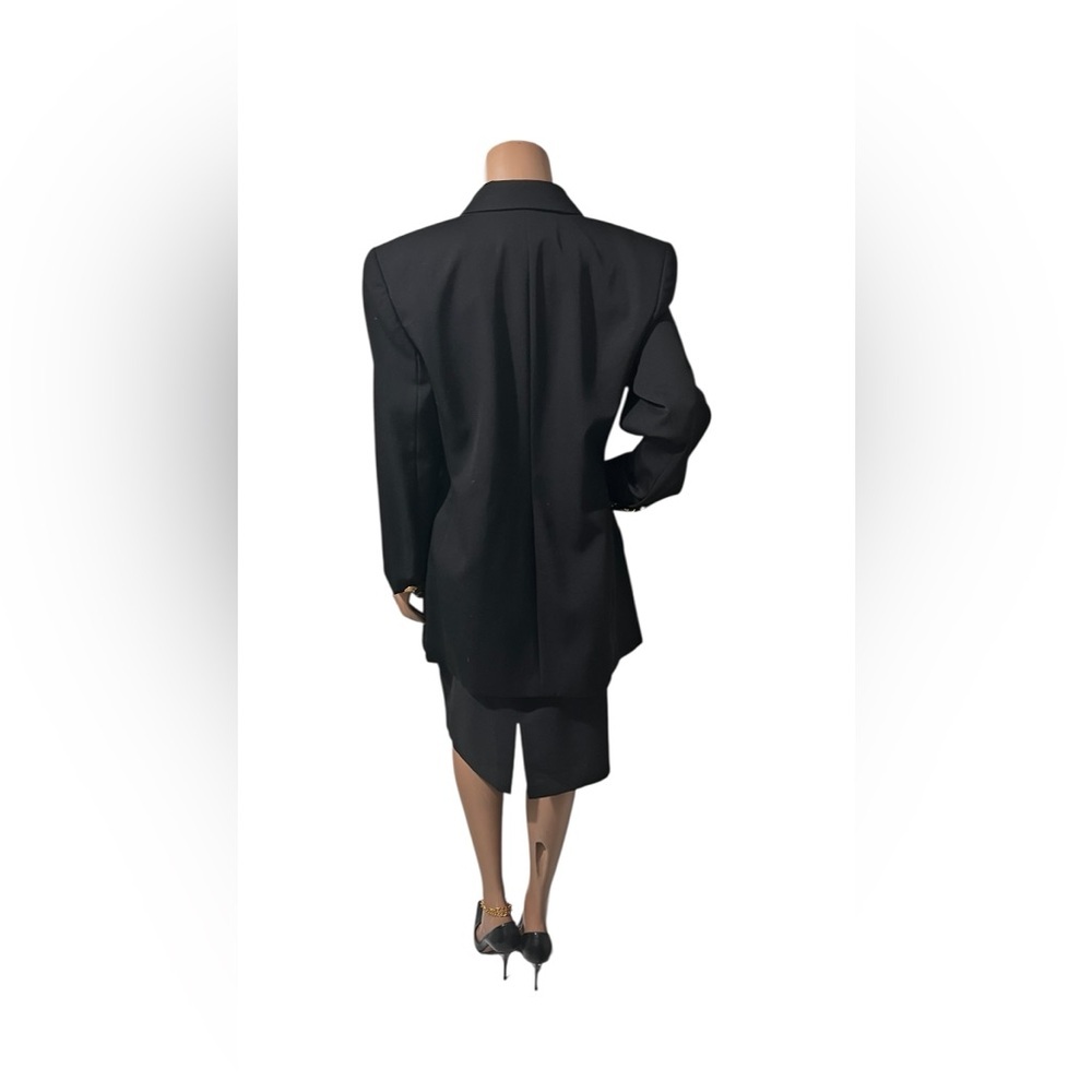 Chic Black Blazer with Gold Accents Vintage Y2K Trending, Stunningly Gorgeous☑️ - Picture 7 of 12